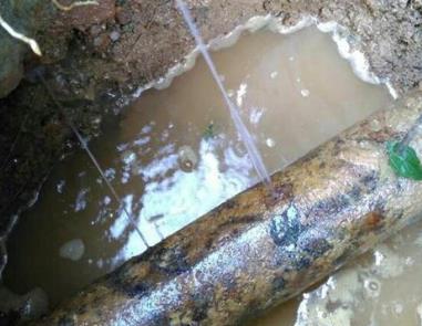 开封市楼顶渗水维修公司分享下地暖漏水的原因及检测方法。